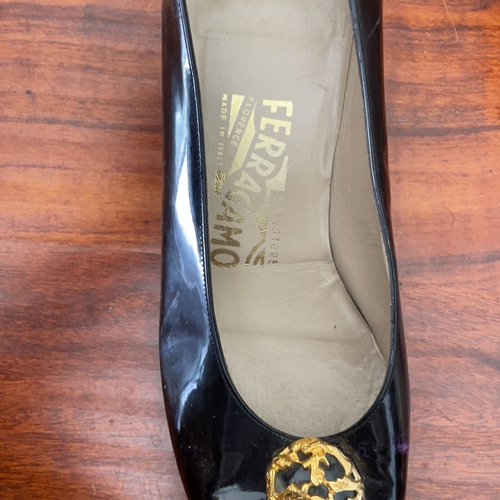Women’s Ferragamo black heels. Size 8.5 - Picture 4 of 4
